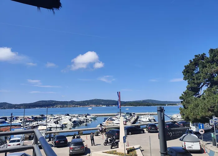 Апартаменты Authentic Биоград-на-Мору